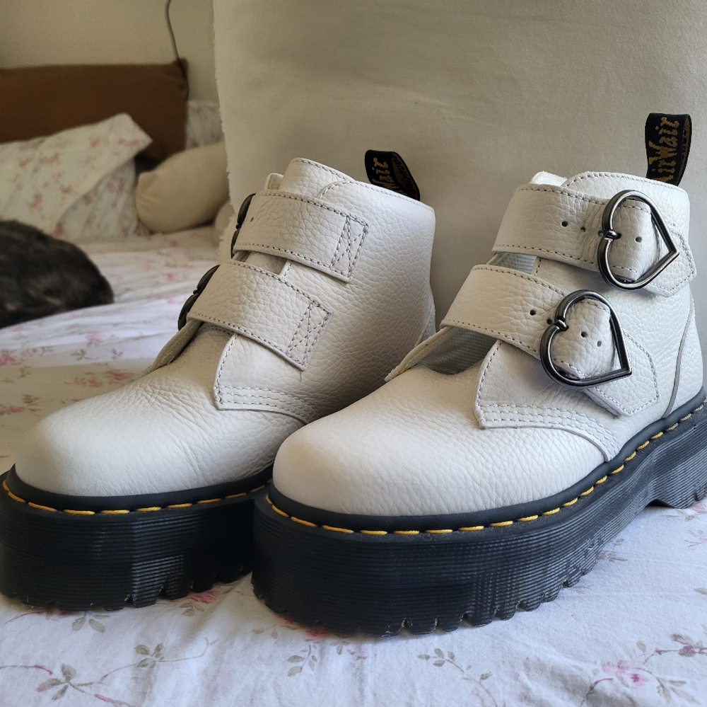 New Dr marten Devon Heart